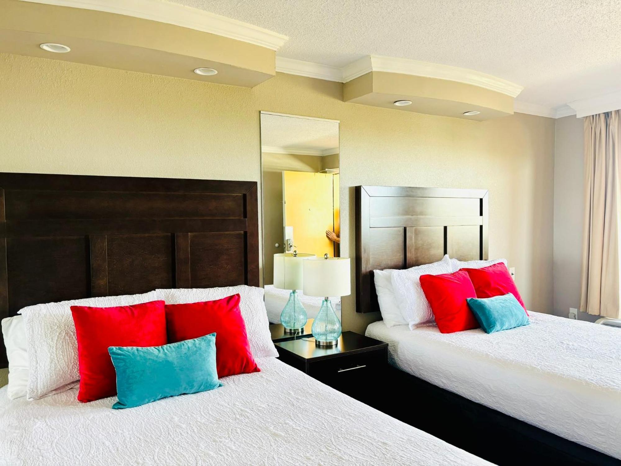 Azure Bliss Oceanfront Condo Sleeps 6 미를 비치 외부 사진