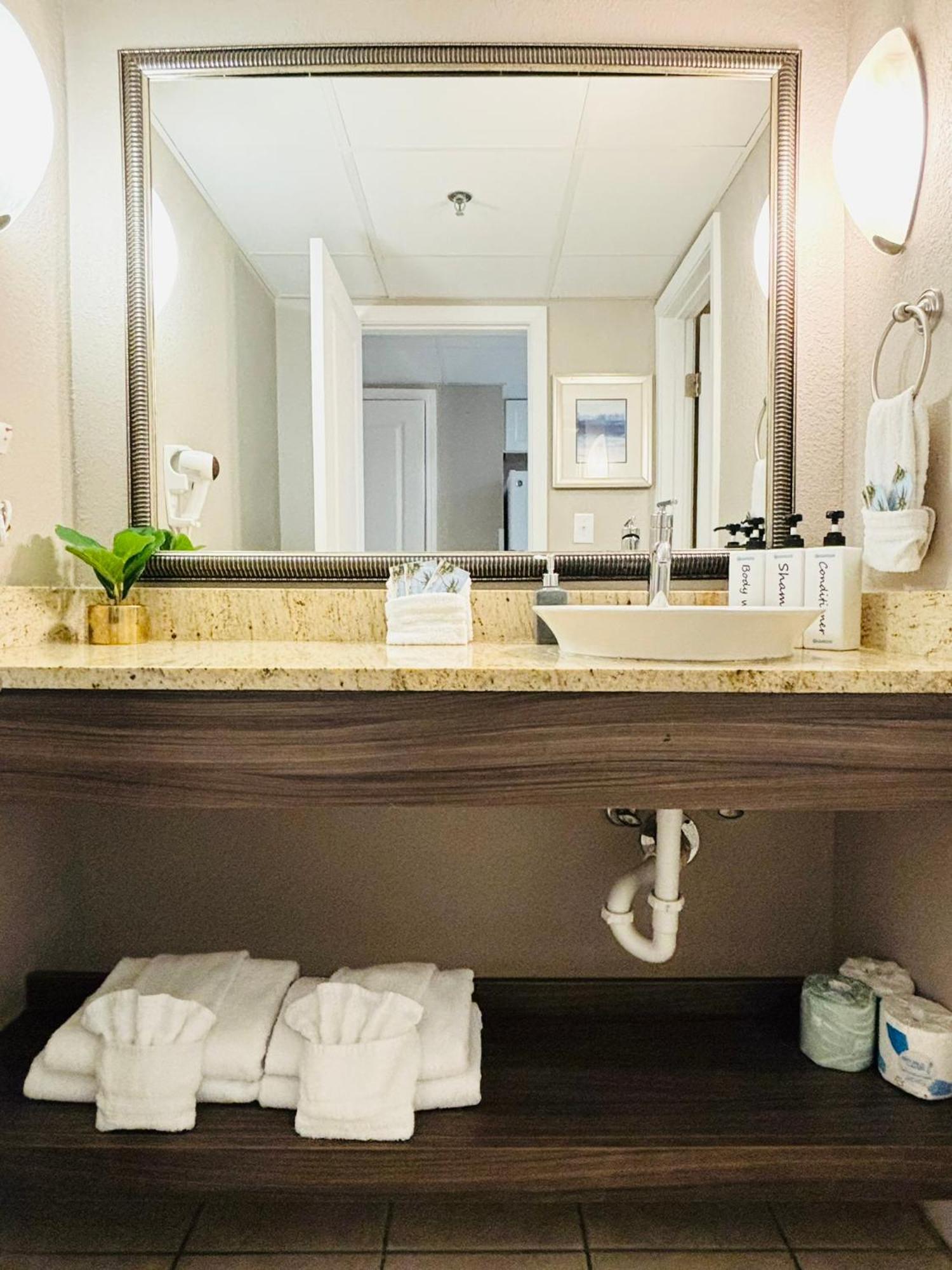 Azure Bliss Oceanfront Condo Sleeps 6 미를 비치 외부 사진